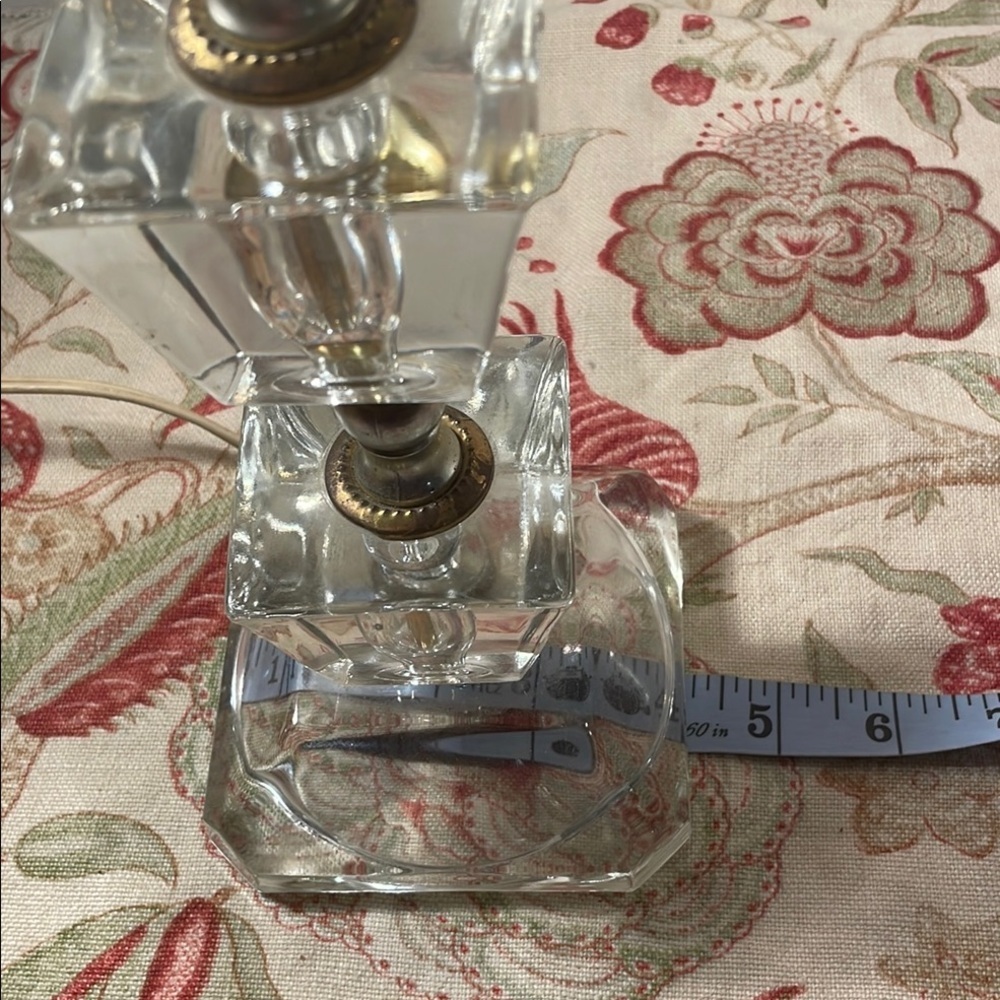 Clear Lucite Stacked Cube Table Lamp Art Deco or Mid Century - Picture 7 of 15